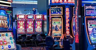 Casino-style game lobby on jilli7 with slots and live table games